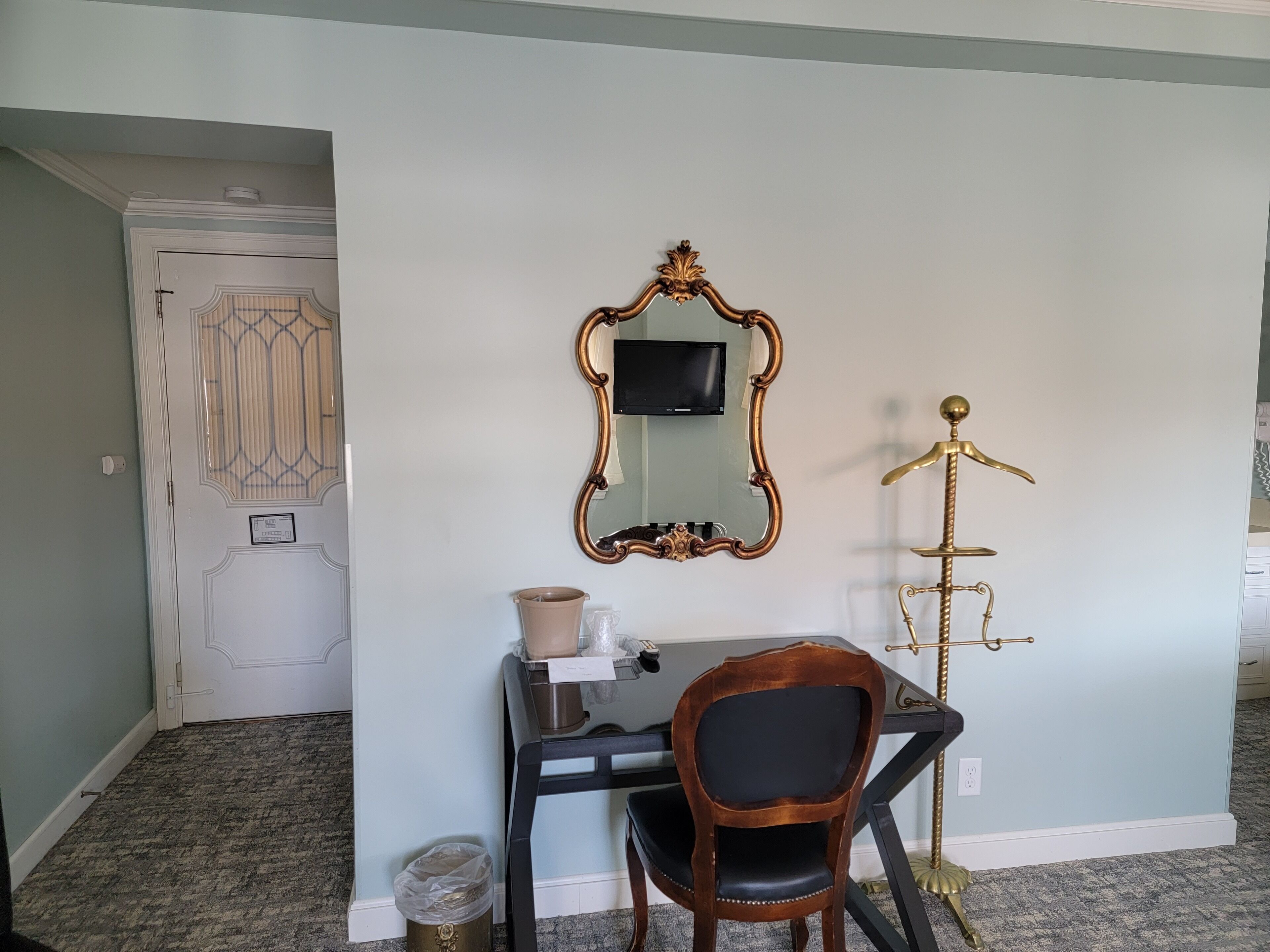 deluxe double room, 1 king bed 225 | hypo-allergenic bedding, iron/ironing board, free wifi, bed sheets