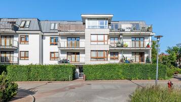 Vista frontal de la propiedad