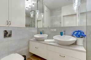 Exclusive Apartment, Garden View | Bathroom
