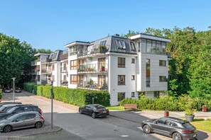 Vista frontal de la propiedad