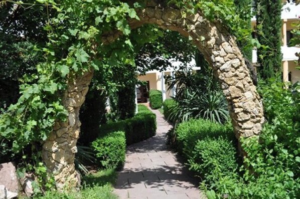 Vista frontal de la propiedad