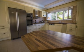 Villa, Mountain View | Private kitchenette | Full-size fridge, microwave, stovetop, dishwasher
