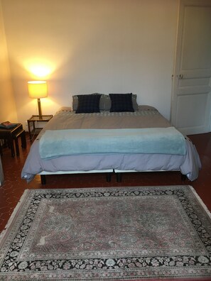 2 chambres, fer et planche à repasser, Wi-Fi, draps fournis