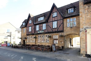 Exterior - Half Moon, Sherborne by Marston's Inns (Sherborne)