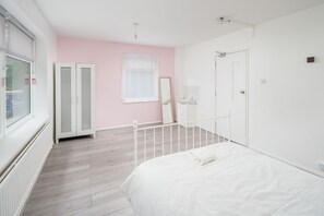 Habitación doble, baño compartido | Wifi gratis y ropa de cama