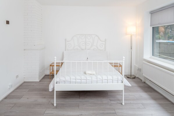 Free WiFi, bed sheets