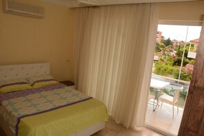 Villa, Garden View