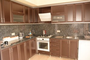Villa, Garden View | Private kitchenette | Full-size fridge, microwave, stovetop, dishwasher - Villa Rose (Kemer)