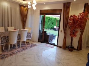 Villa, Garden View | Living room