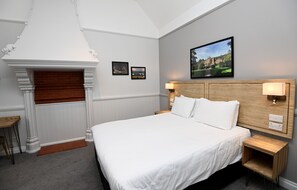Double Room | Desk, iron/ironing board, free WiFi, bed sheets - Fox & Goose, Barrow Gurney by Marston's Inns (Bristol)