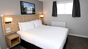 Family Room | Desk, iron/ironing board, free WiFi, bed sheets