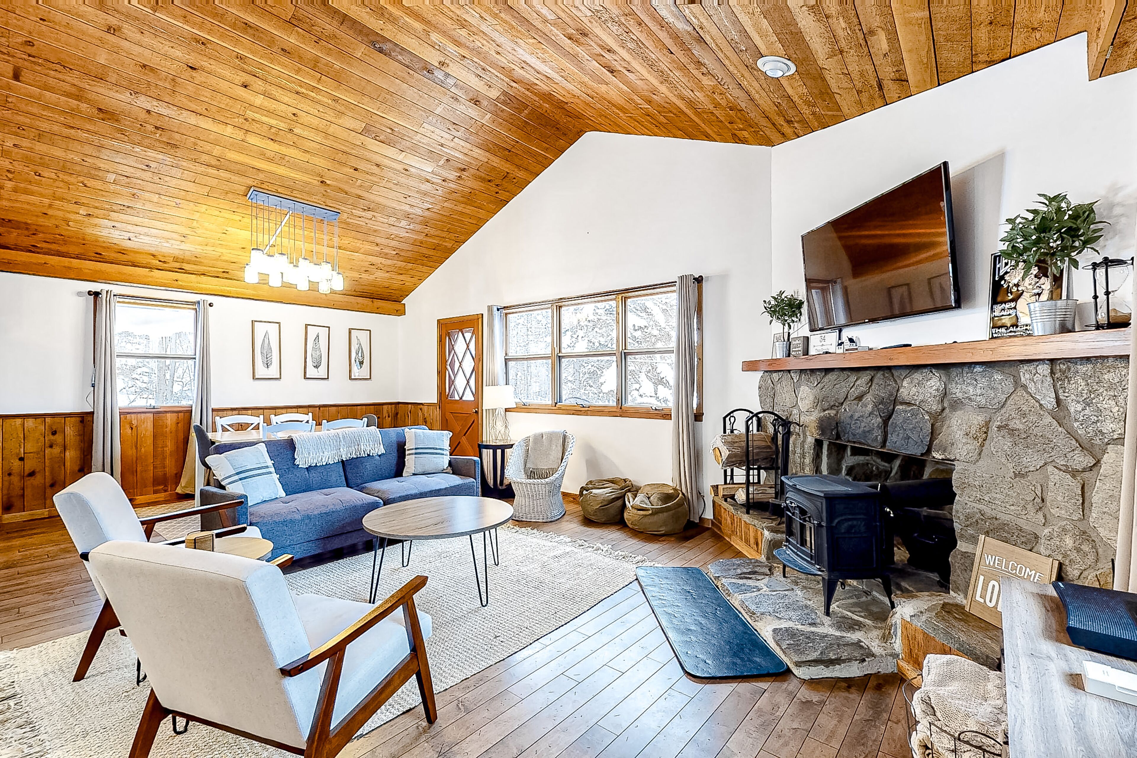 Remodeled ski chalet with wood stove, on shuttle route between two ski mountains