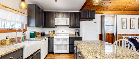 Refrigerador, microondas, horno, placa de cocina