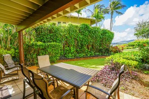 屋外ダイニングエリア