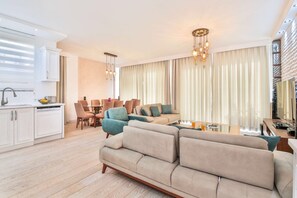Vila superluxo, banheira de hidromassagem, vista para a baía | Sala de estar | TV LCD