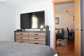 1 bedroom, iron/ironing board, WiFi, bed sheets - Canmore Mountain Home (Canmore)