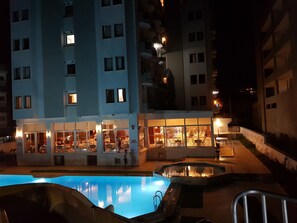 Rollaway beds, free WiFi, bed sheets