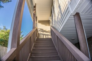 Exterior detail - Very Short Walk To Beach - Sleep 6, 2BD/2BA, BBQ & Large Deck (Miramar Beach)