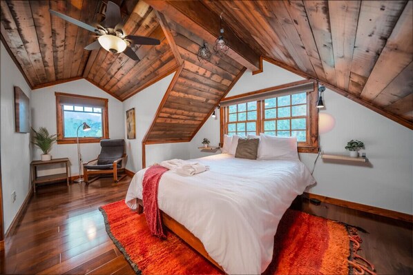 3 bedrooms, in-room safe, desk, iron/ironing board