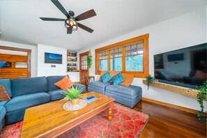 Smart TV, fireplace, video games, table tennis