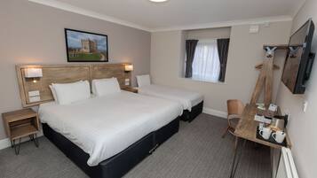 Family Room | Desk, iron/ironing board, free WiFi, bed sheets