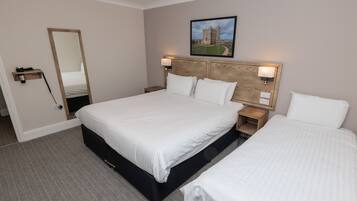 Family Room | Desk, iron/ironing board, free WiFi, bed sheets