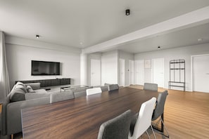 Departamento tradicional, vista a la ciudad | Servicio a la habitación