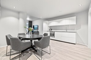 Comfort Apartment, 2 Bedrooms, Private Bathroom, City View | Private kitchen | Fridge, microwave, oven, stovetop