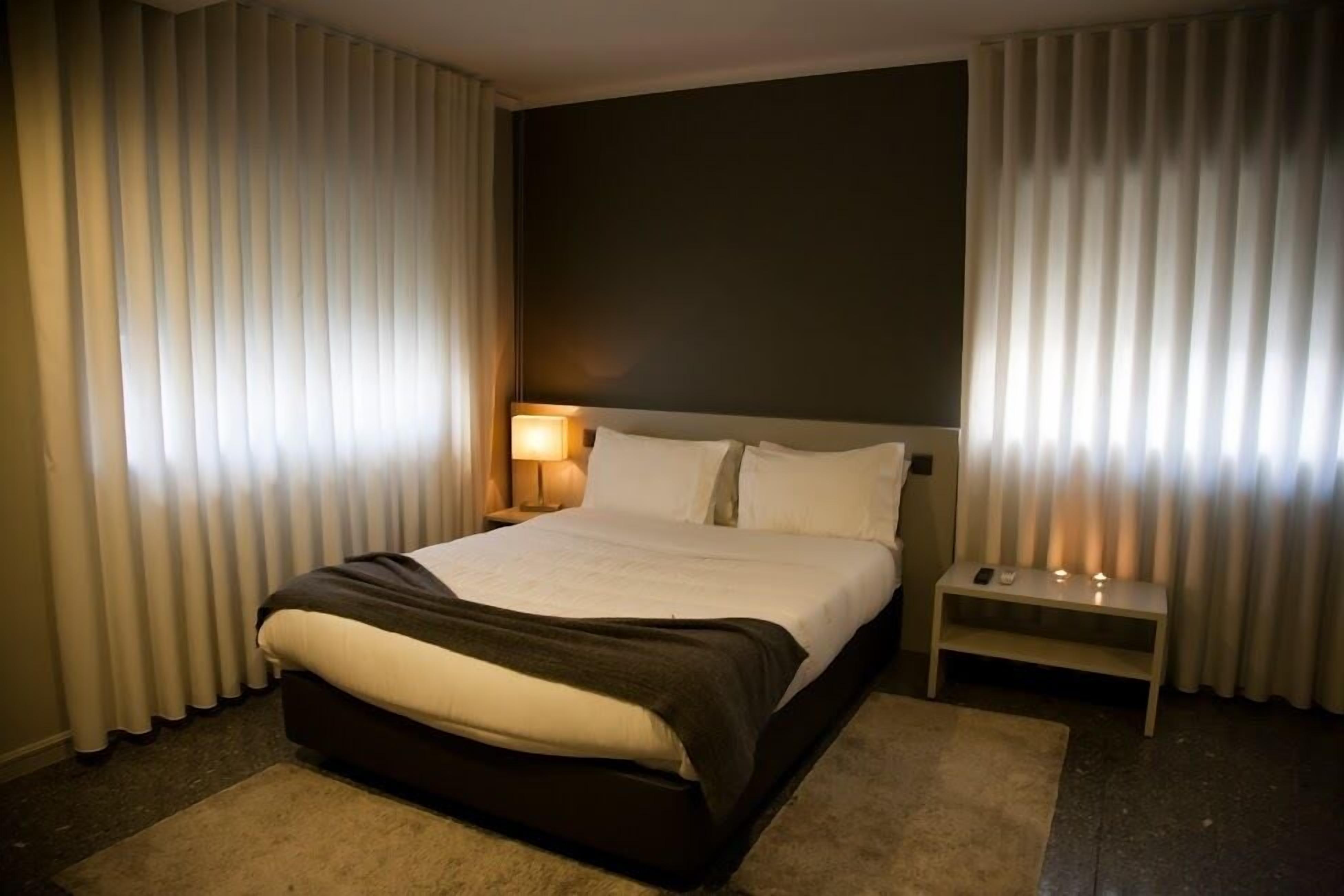 desk, cots/infant beds, free wifi, bed sheets