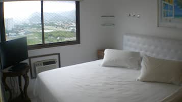 Apartamento família, para não fumantes | 3 quartos, roupas de cama premium, frigobar, individualmente decorados