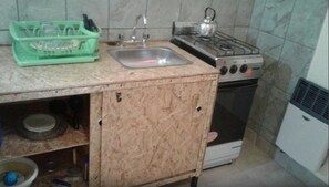 電冰箱、爐台、鍋具/餐盤/廚房用品