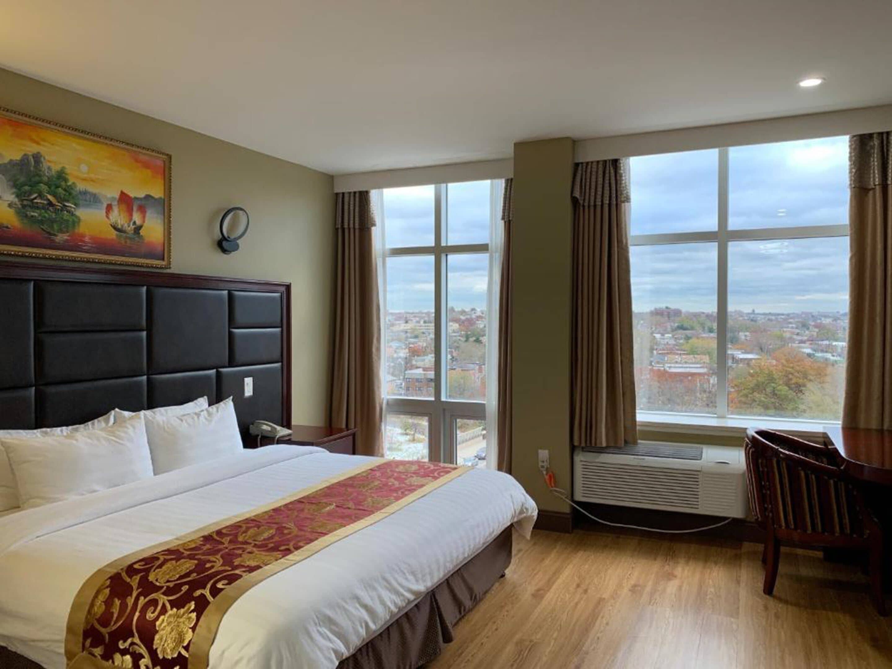 Premium Room, 1 King Bed, Non Smoking | Premium bedding, in-room safe, desk, blackout drapes