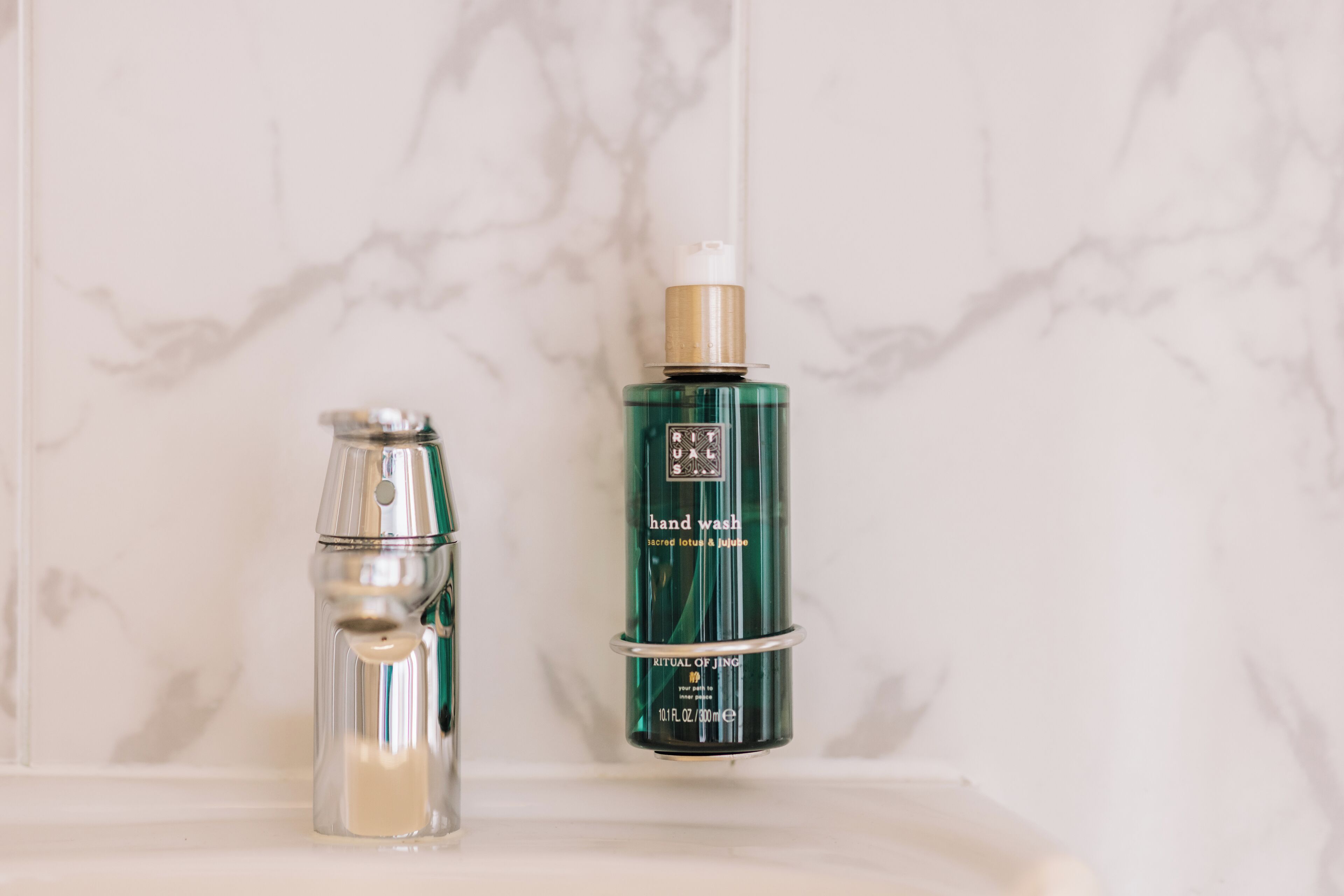 deluxe room | bathroom | shower, free toiletries, hair dryer, towels