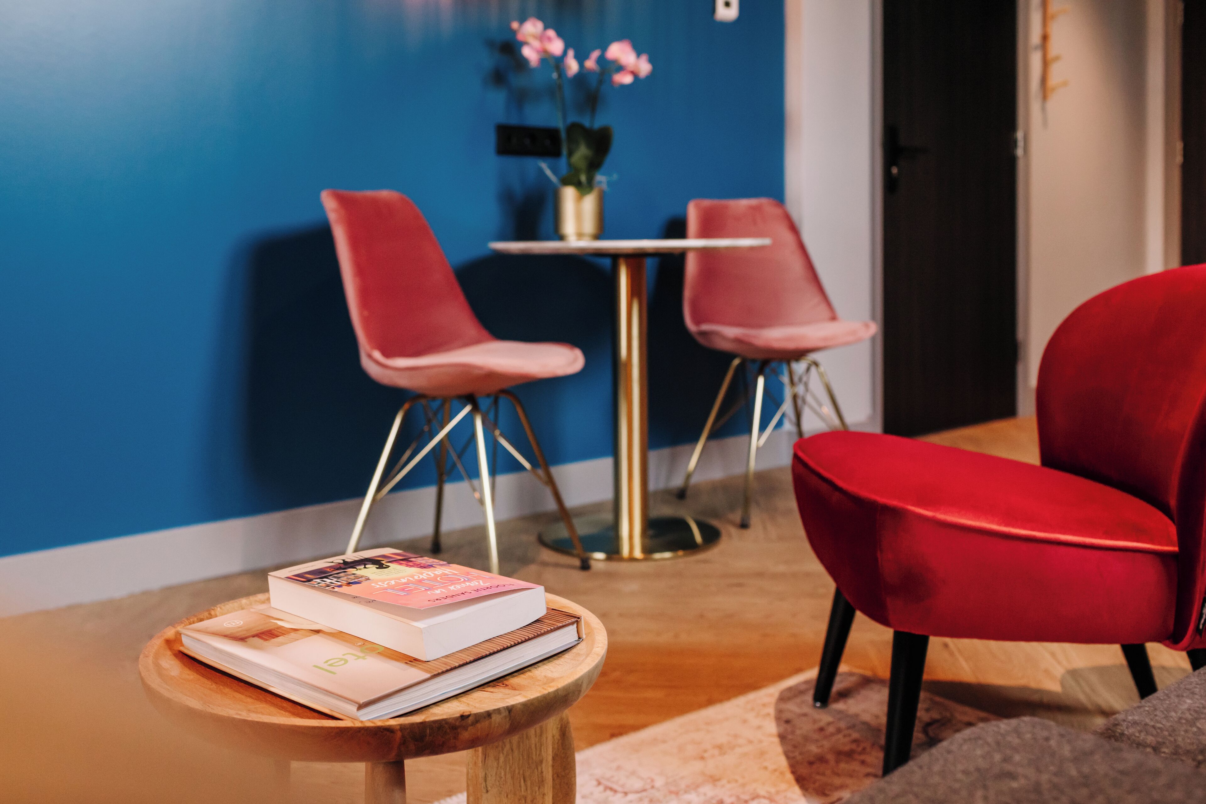 comfort apartment | 1 bedroom, desk, free wifi, bed sheets