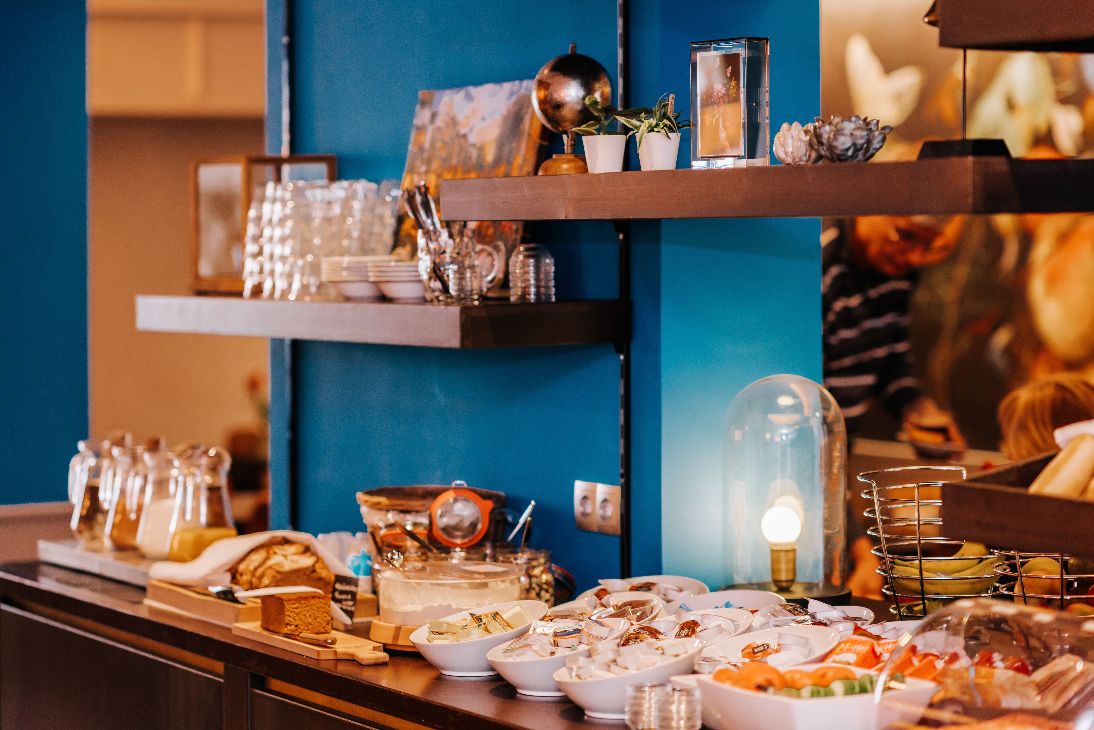 daily buffet breakfast (eur 20 per person)