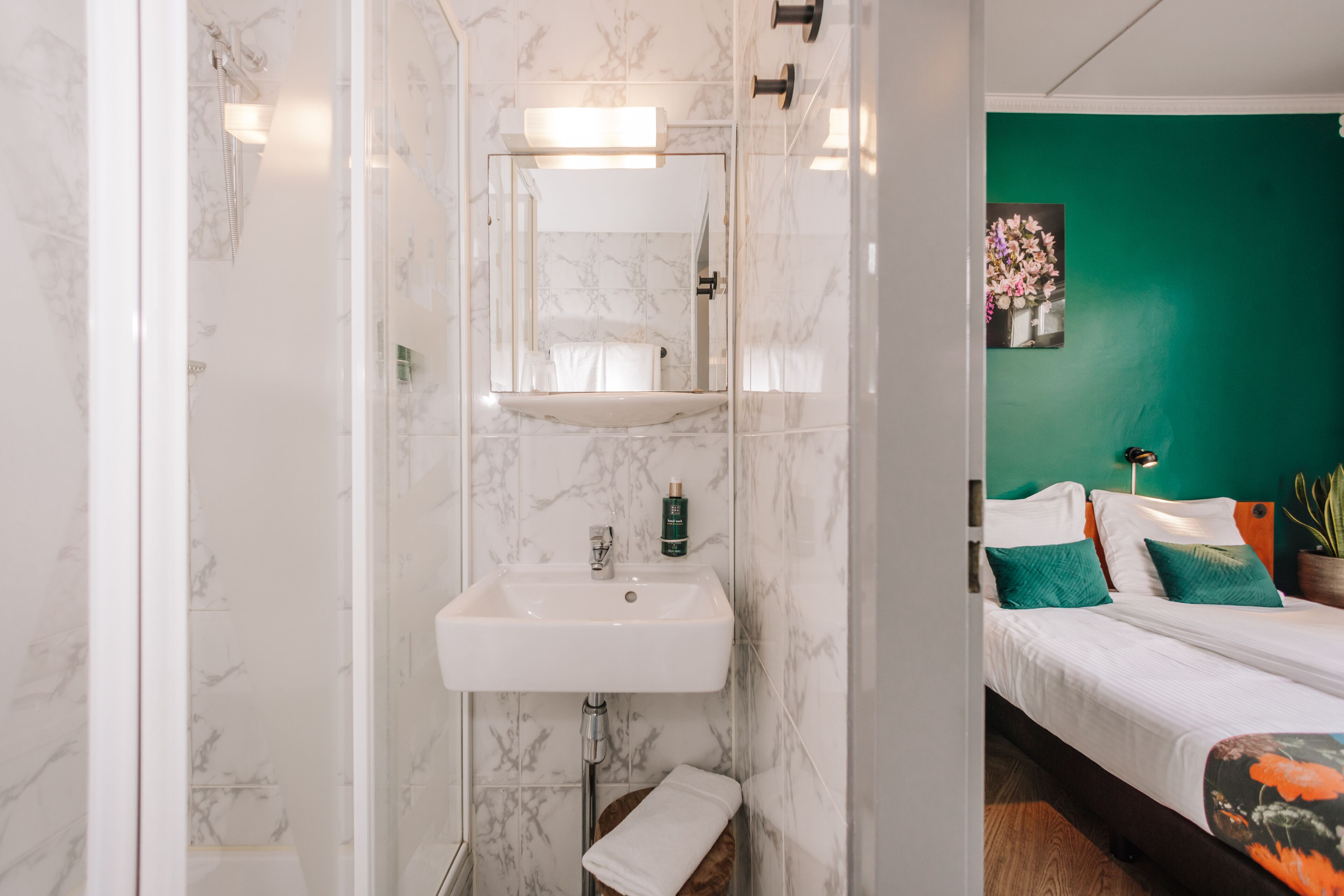 1 bedroom, desk, free wifi, bed sheets