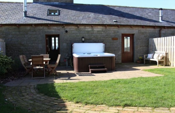 Cottage, Multiple Beds | Garden