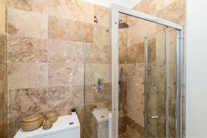 Bathroom - Modern 2BR Home in West London! (London)
