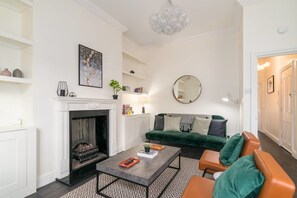 TV - Modern 2BR Home in West London! (London)