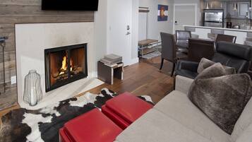 House | 2 bedrooms, free WiFi, bed sheets, alarm clocks