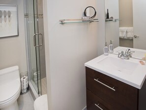House | Bathroom | Towels, shampoo - Vail 21 Condo 302 (Vail)