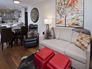 House | Living room | Flat-screen TV, fireplace - Vail 21 Condo 302 (Vail)