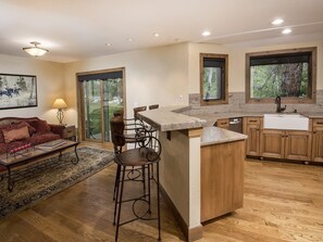 House | Private kitchen | Microwave, oven, coffee/tea maker, toaster