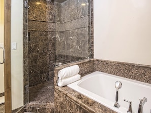 House | Bathroom | Hair dryer, towels, shampoo - Golf Terrace Townhome 25 (Vail)