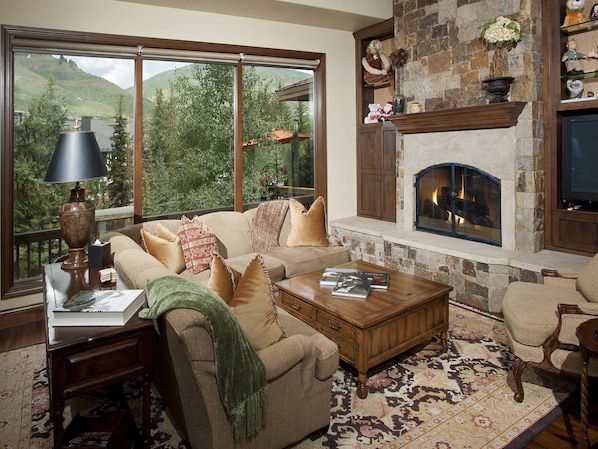 House | Living room | Flat-screen TV - Cascade Village Chalet (Vail)