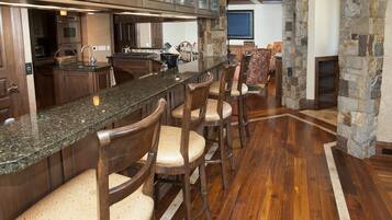 House | Private kitchen | Coffee/tea maker, toaster, highchair, cookware/dishes/utensils