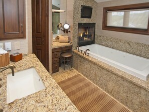 Maison | Salle de bain | Sèche-cheveux, serviettes fournies, shampoing