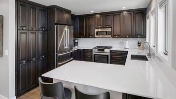 House | Private kitchen | Microwave, oven, highchair