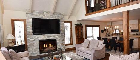 House | Living room | Flat-screen TV, fireplace