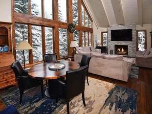 Ferienhaus | Wohnzimmer | Flachbildfernseher, Kamin